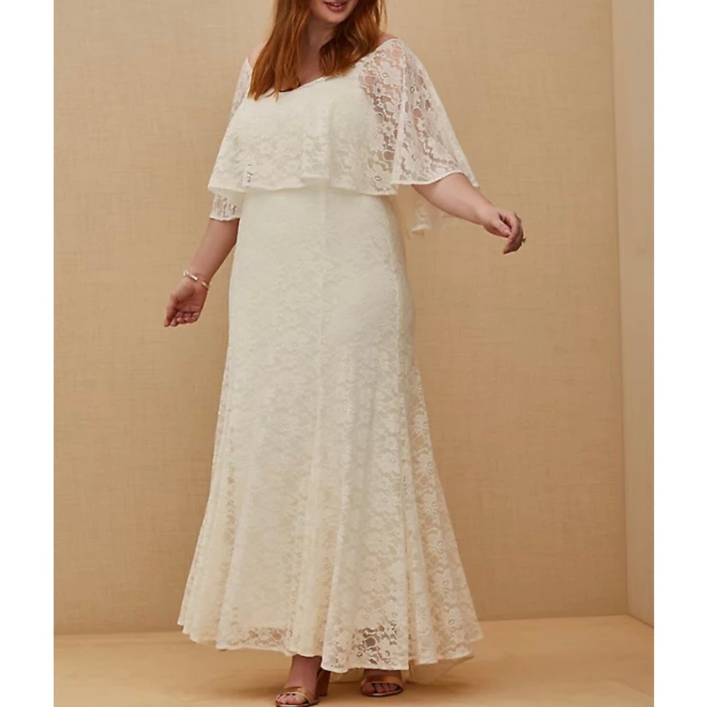 Torrid Women’s Plus Size Ivory Lace Capelet Wedding Dress Size 16